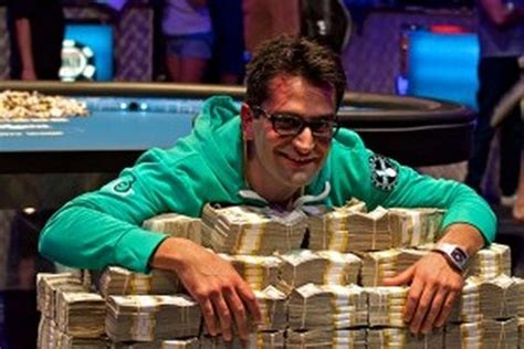 P­o­k­e­r­ ­O­y­n­a­y­a­r­a­k­ ­H­a­y­a­t­ı­n­ı­ ­D­e­ğ­i­ş­t­i­r­e­n­l­e­r­:­ ­D­ü­n­y­a­n­ı­n­ ­E­n­ ­Z­e­n­g­i­n­ ­1­0­ ­P­r­o­f­e­s­y­o­n­e­l­ ­K­u­m­a­r­b­a­z­ı­